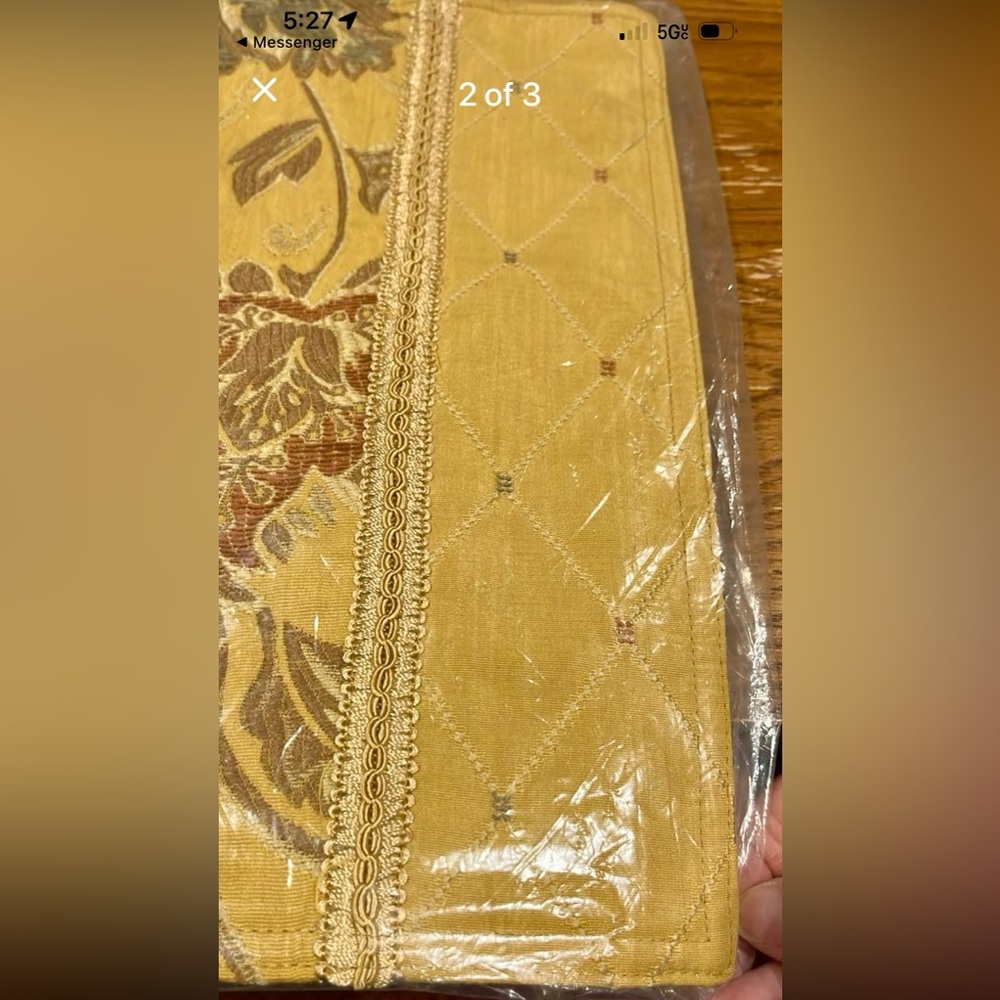 GOLD TAPESTRY PLACEMATS - Picture 2 of 3